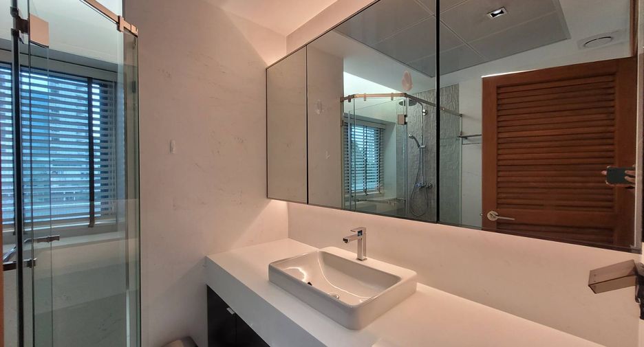 For rent 3 bedrooms condo in Watthana, Bangkok
