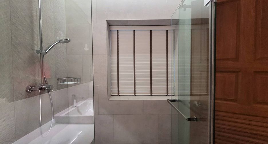For rent 3 bedrooms condo in Watthana, Bangkok