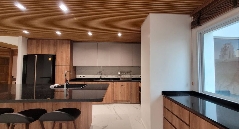 For rent 3 bedrooms condo in Watthana, Bangkok