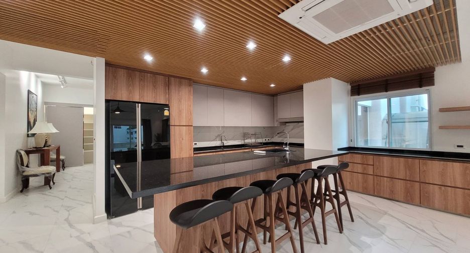 For rent 3 bedrooms condo in Watthana, Bangkok