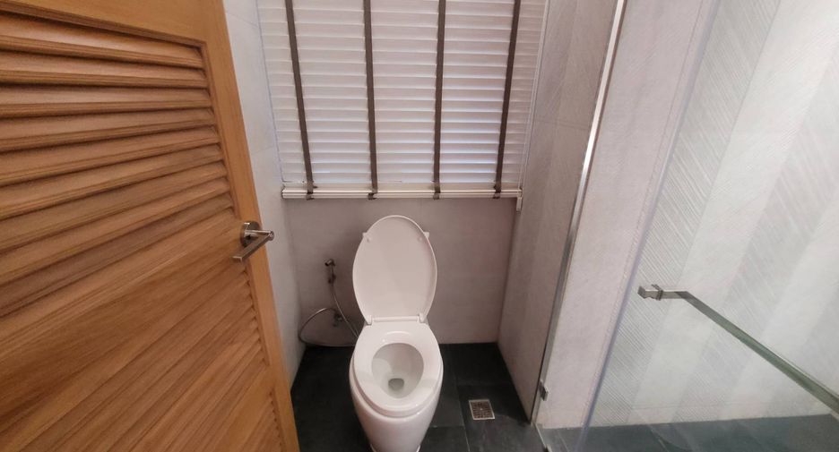 For rent 3 bedrooms condo in Watthana, Bangkok