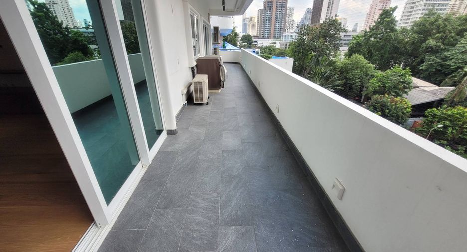 For rent 3 bedrooms condo in Watthana, Bangkok
