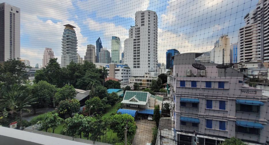 For rent 3 bedrooms condo in Watthana, Bangkok
