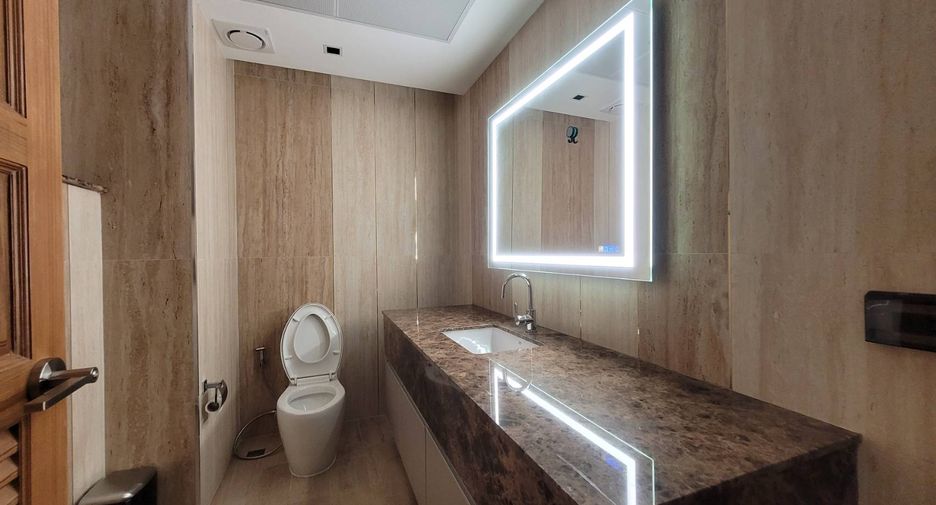 For rent 3 bedrooms condo in Watthana, Bangkok