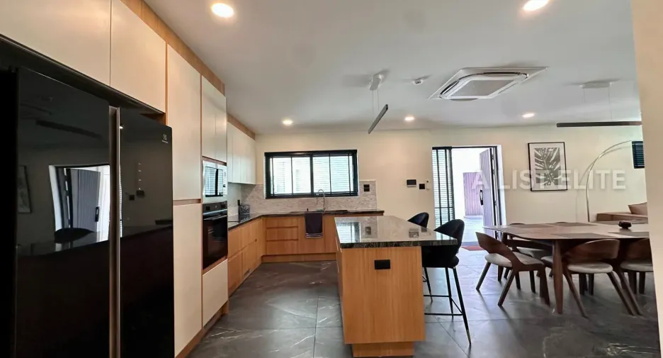 For rent 5 bedrooms house in East Pattaya, Pattaya