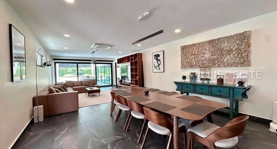 For rent 5 bedrooms house in East Pattaya, Pattaya