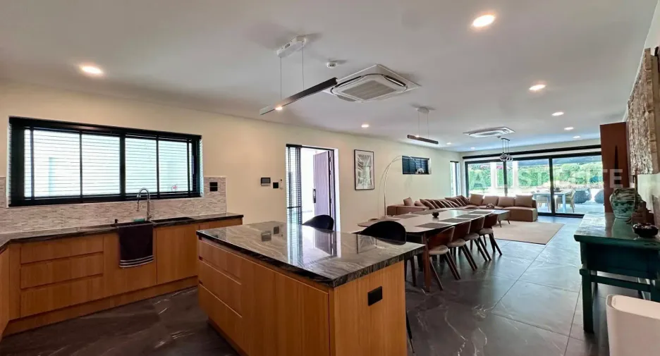 For rent 5 bedrooms house in East Pattaya, Pattaya