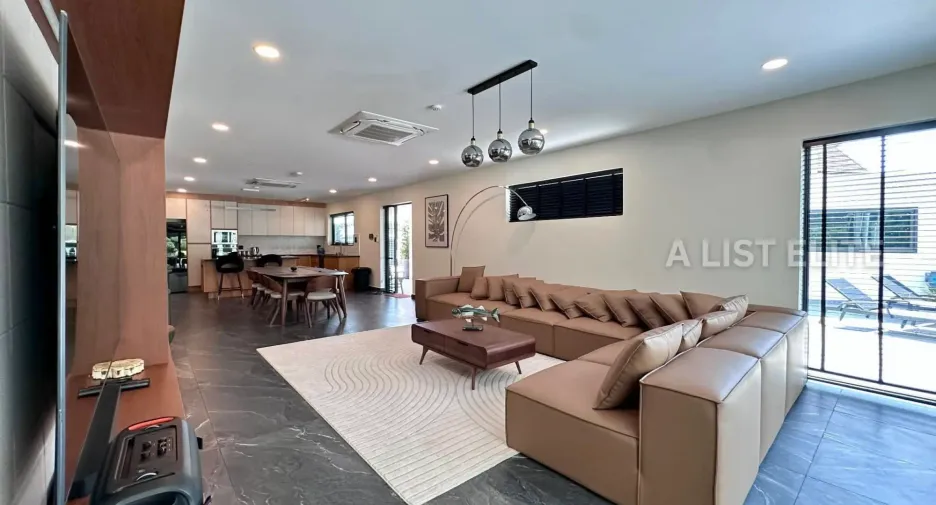 For rent 5 bedrooms house in East Pattaya, Pattaya