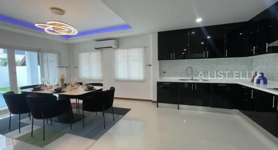 Casa en alquiler de 5 habitaciones en Jomtien, Pattaya