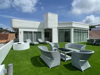 Casa en alquiler de 5 habitaciones en Bang Lamung, Chonburi