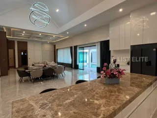 出售 6 卧室 独立屋 在 Mueang Chon Buri, Chon Buri