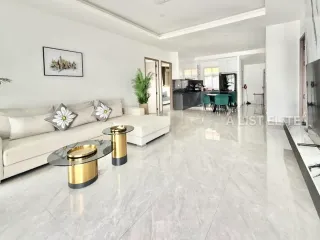 Casa en alquiler de 4 habitaciones en Bang Lamung, Chonburi