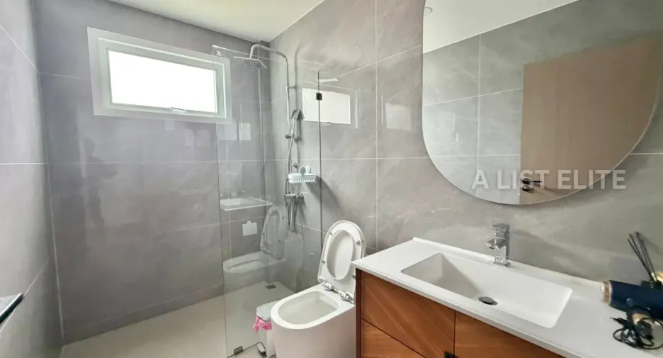 Casa en alquiler de 4 habitaciones en Jomtien, Pattaya