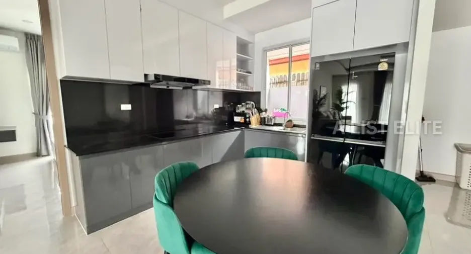 Casa en alquiler de 4 habitaciones en Jomtien, Pattaya