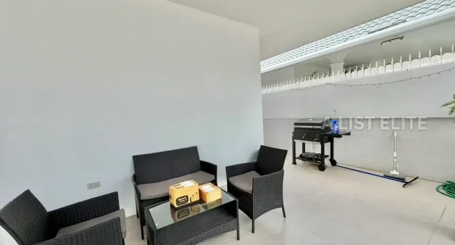Casa en alquiler de 4 habitaciones en Jomtien, Pattaya