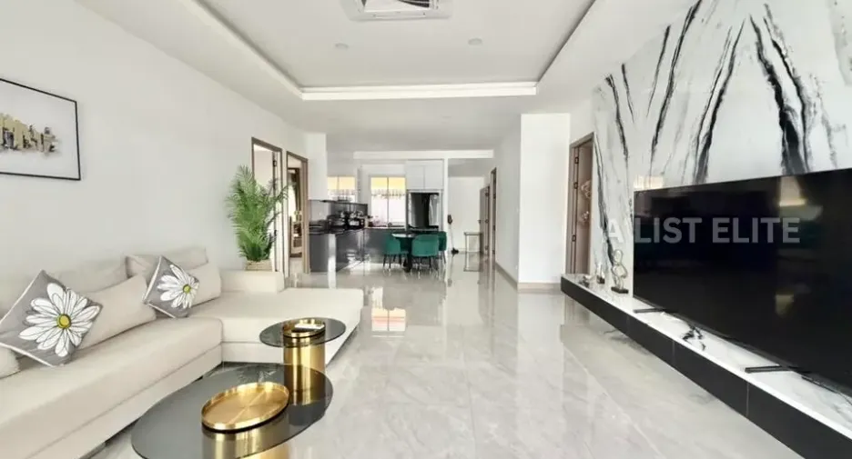 Casa en alquiler de 4 habitaciones en Jomtien, Pattaya