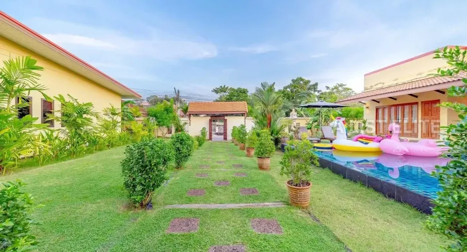 For rent 10 bedrooms house in East Pattaya, Pattaya