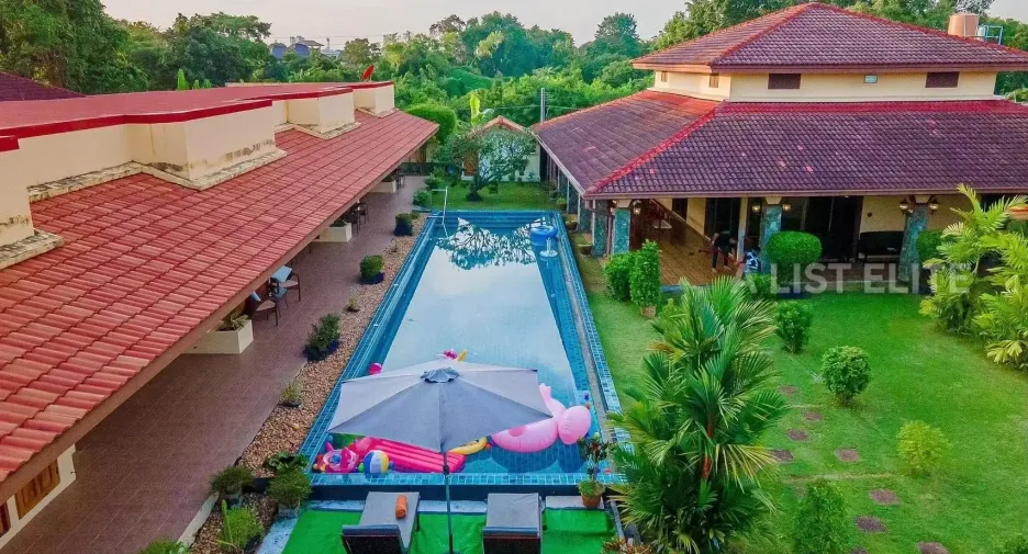 For rent 10 bedrooms house in East Pattaya, Pattaya