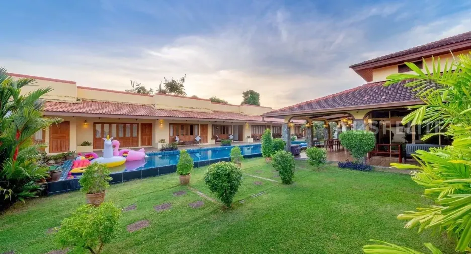 For rent 10 bedrooms house in East Pattaya, Pattaya