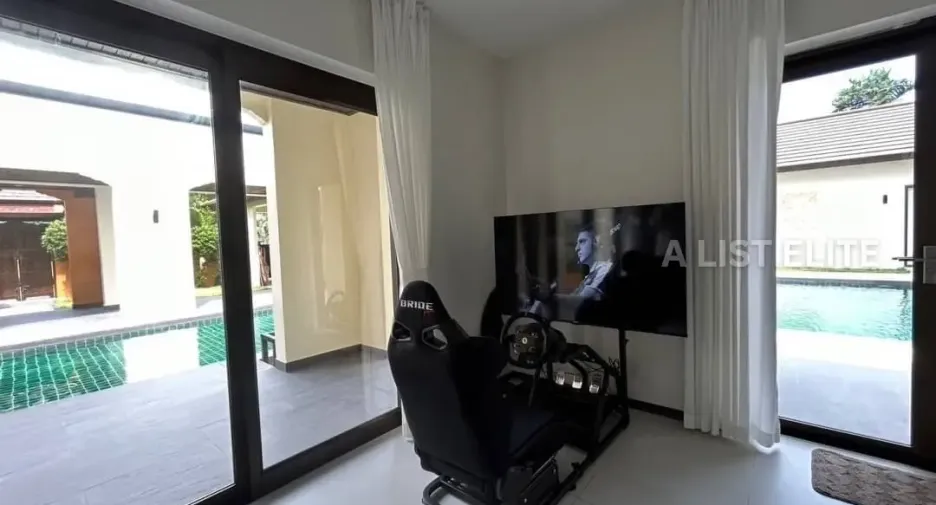 For rent 6 bedrooms house in East Pattaya, Pattaya