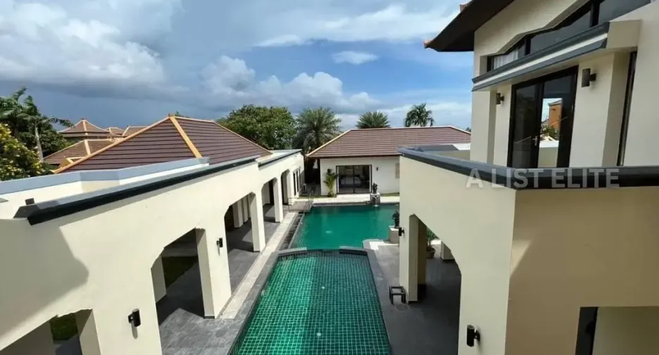 For rent 6 bedrooms house in East Pattaya, Pattaya