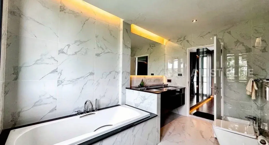 For sale 5 ベッドルーム house in East Pattaya, Pattaya
