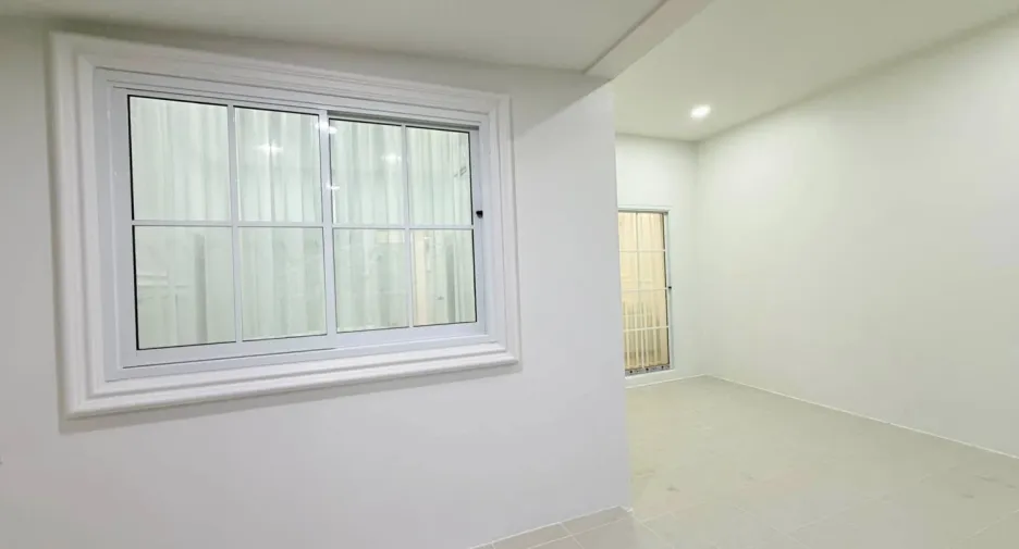For sale 2 bedrooms townhouse in East Pattaya, Pattaya