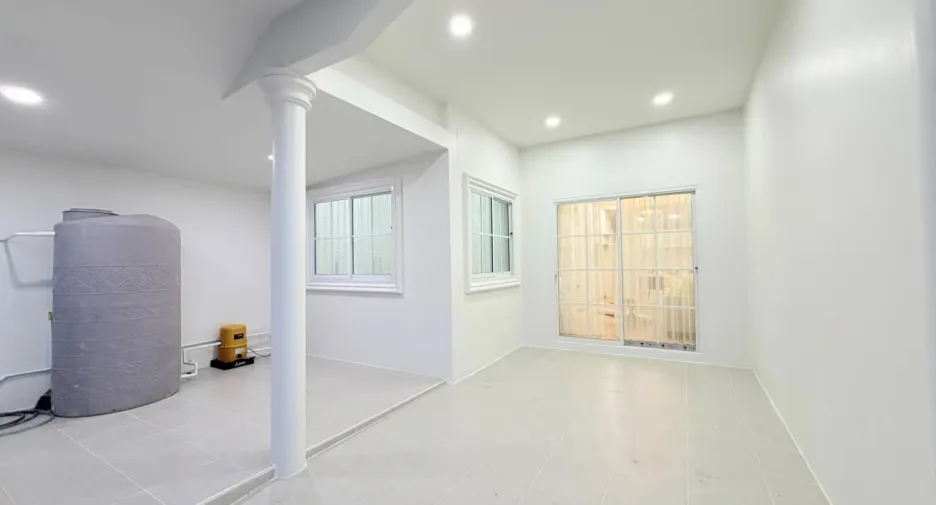 For sale 2 bedrooms townhouse in East Pattaya, Pattaya