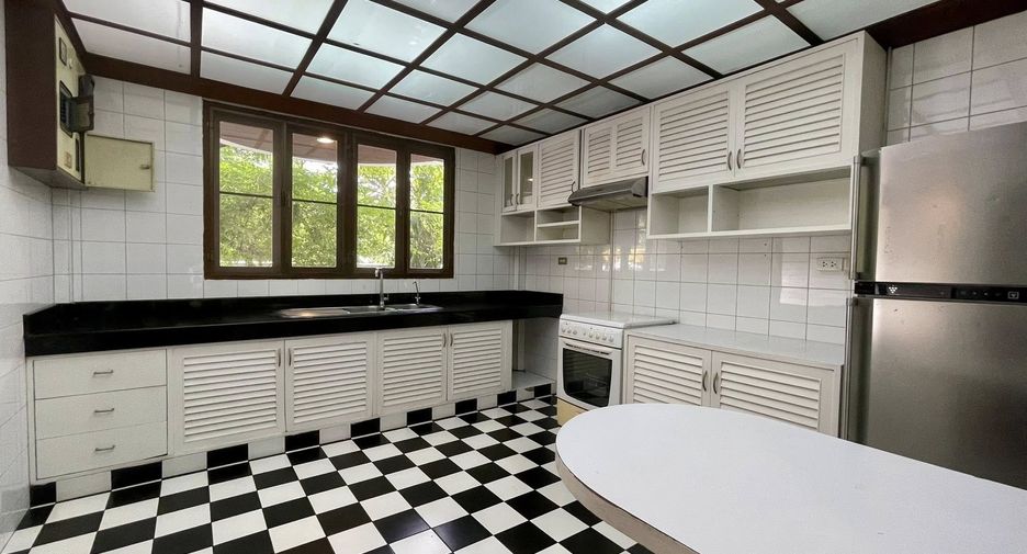 For sale and for rent 2 bedrooms house in Pathum Wan, Bangkok