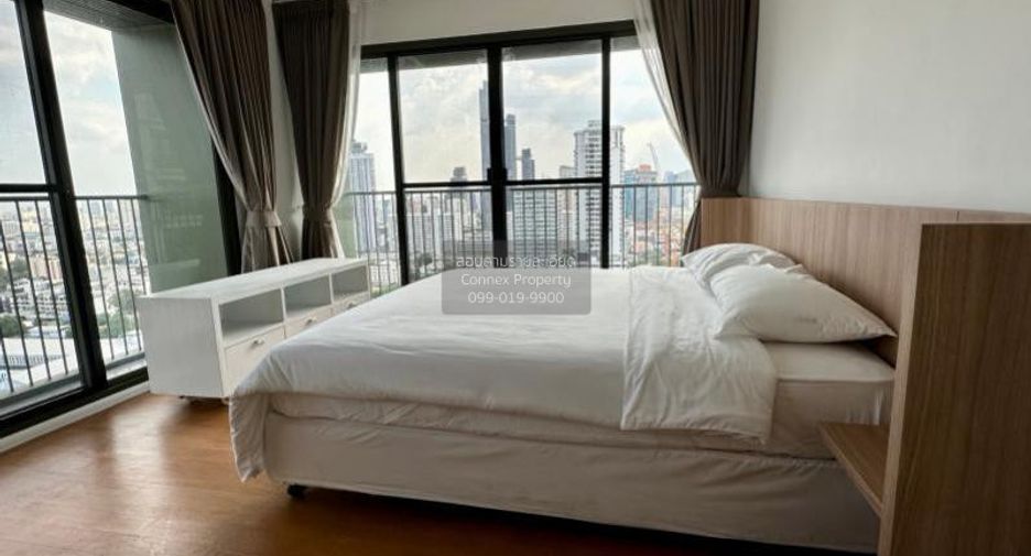 For rent 2 bedrooms condo in Watthana, Bangkok