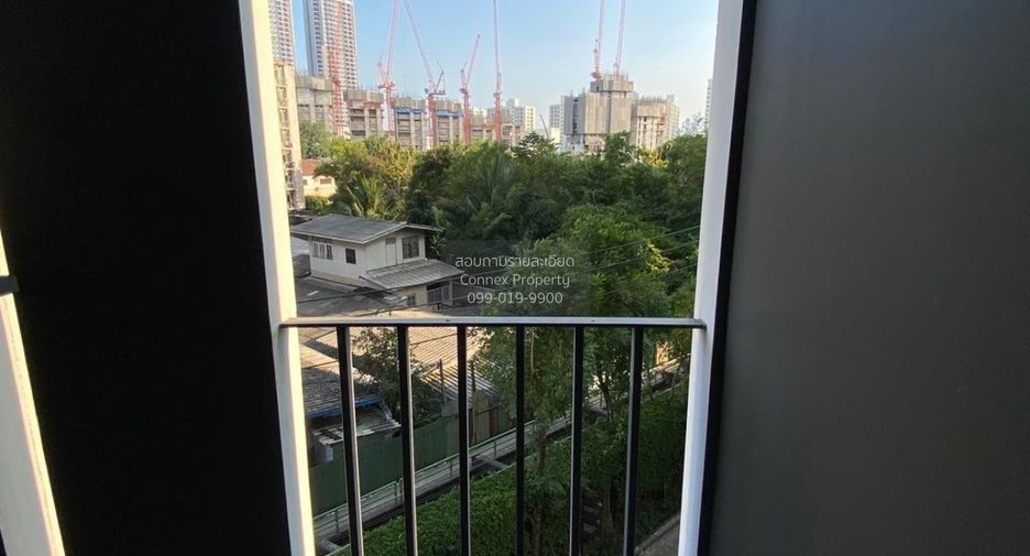 À louer 2 chambres condo à Huai Khwang, Bangkok