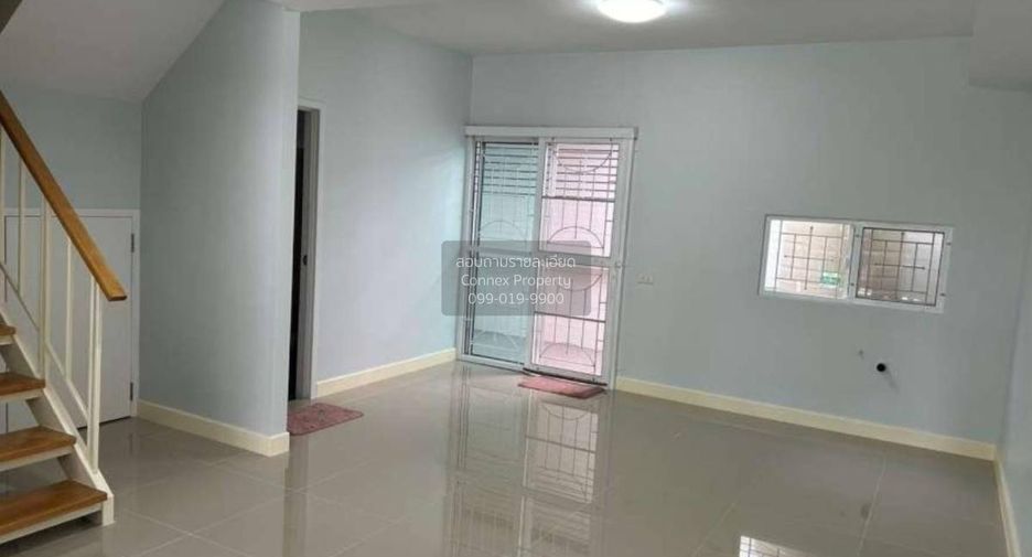 For rent 3 bedrooms townhouse in Khlong Sam Wa, Bangkok