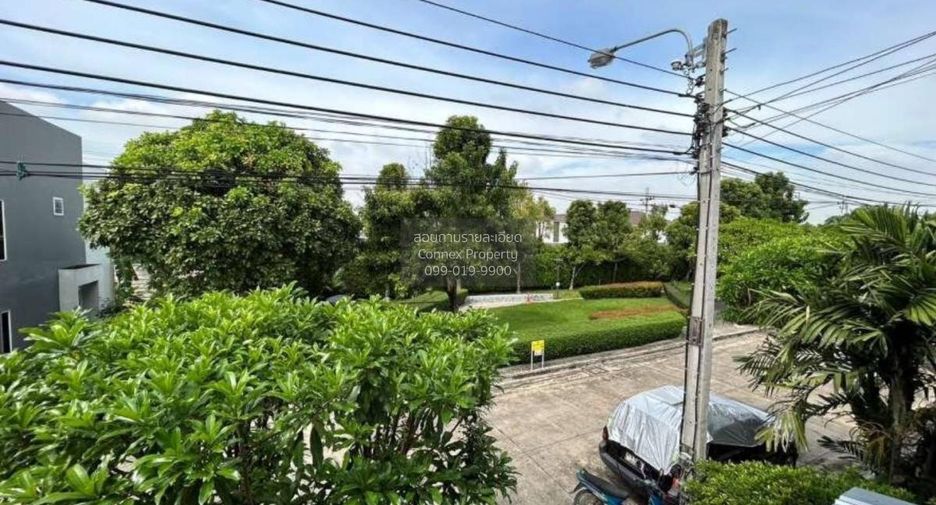 For rent 3 bedrooms townhouse in Khlong Sam Wa, Bangkok