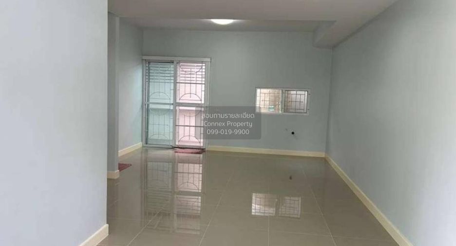 For rent 3 bedrooms townhouse in Khlong Sam Wa, Bangkok