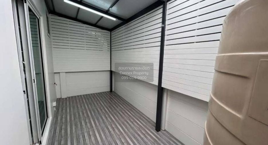 For rent 3 bedrooms townhouse in Khlong Sam Wa, Bangkok