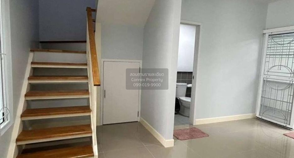 For rent 3 bedrooms townhouse in Khlong Sam Wa, Bangkok
