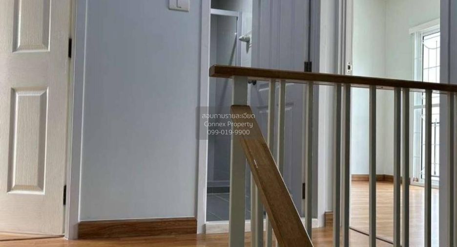 For rent 3 bedrooms townhouse in Khlong Sam Wa, Bangkok
