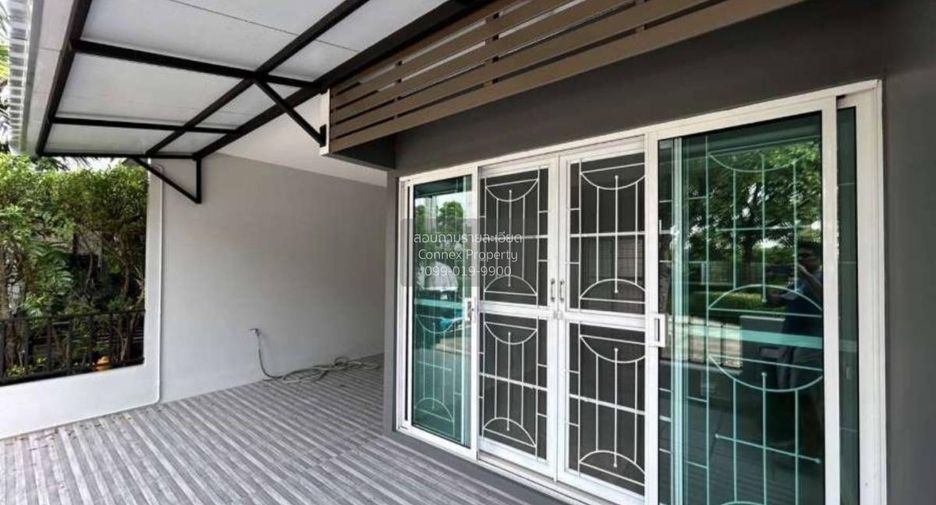 For rent 3 bedrooms townhouse in Khlong Sam Wa, Bangkok