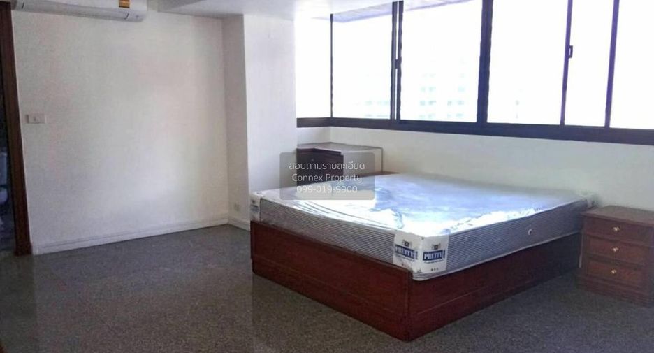 For rent 3 bedrooms condo in Watthana, Bangkok