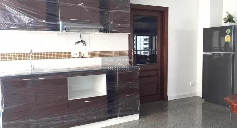 For rent 3 bedrooms condo in Watthana, Bangkok