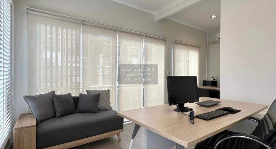 For rent 4 bedrooms townhouse in Khlong Sam Wa, Bangkok