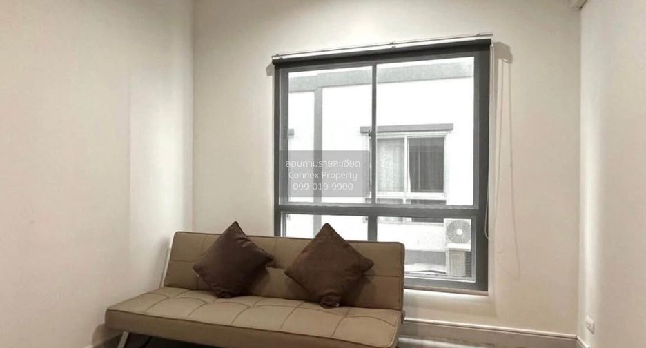 For rent 4 bedrooms townhouse in Khlong Sam Wa, Bangkok