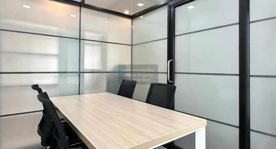 For rent 4 bedrooms townhouse in Khlong Sam Wa, Bangkok