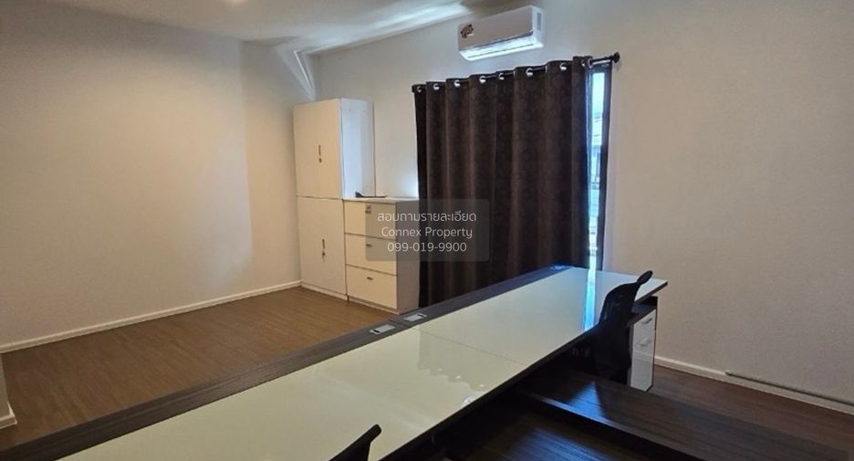 For rent 3 bedrooms townhouse in Bueng Kum, Bangkok