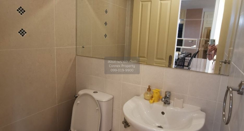 For rent 3 bedrooms townhouse in Wang Thonglang, Bangkok