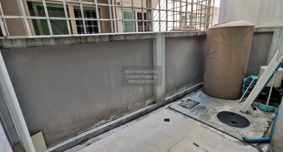 For rent 3 bedrooms townhouse in Wang Thonglang, Bangkok