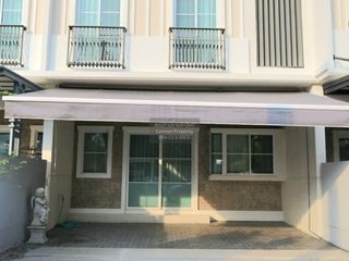 出租 3 卧室 联排别墅 在 Prawet, 曼谷