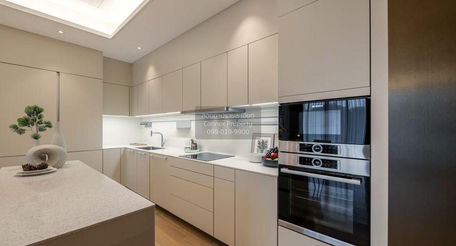 For rent 2 bedrooms condo in Pathum Wan, Bangkok