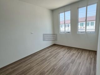 Casa adosada en alquiler de 3 habitaciones en Nong Khaem, Bangkok