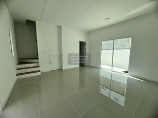 Casa adosada en alquiler de 3 habitaciones en Nong Khaem, Bangkok